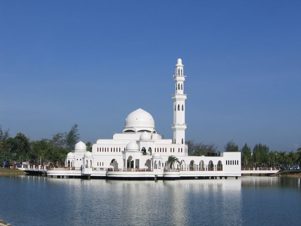 10 MOSQUE ARCHITECTURE IN MALAYSIA 8